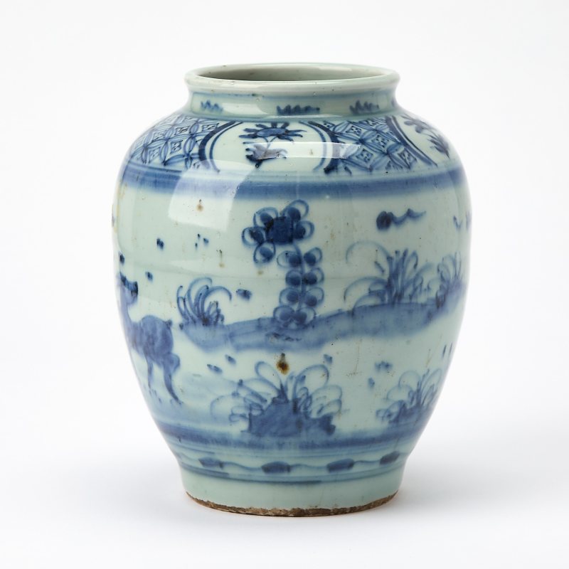 A Chinese Blue and White Porcelain Jar - 图2