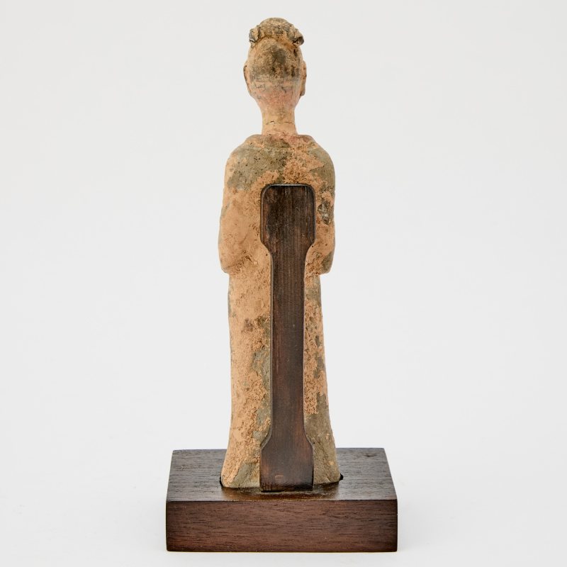 A Chinese Painted Pottery Figure of an Attendant - 图5