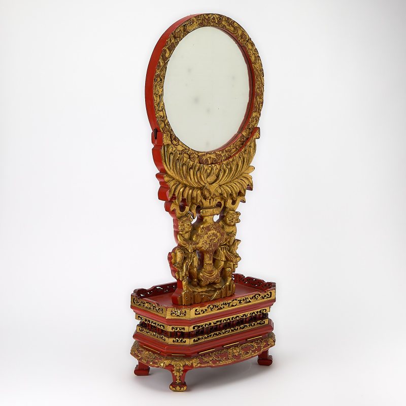 A Chinese Giltwood Mirrored Table Screen - 图3