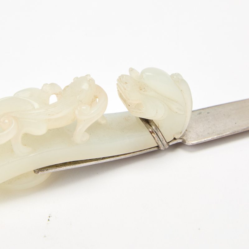 A Chinese White Jade 'Dragon' Belt Hook - 图3