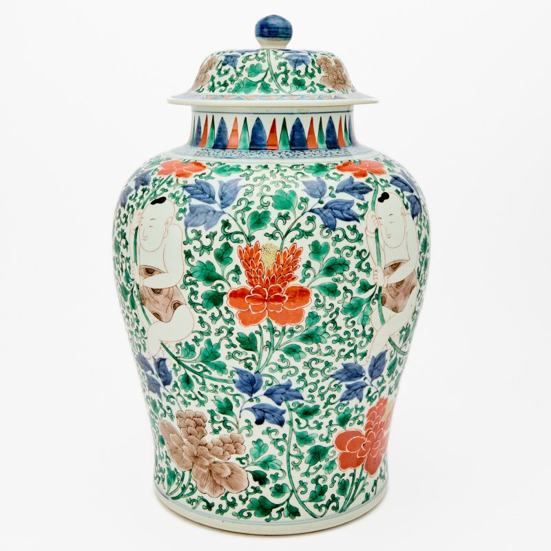 A Chinese Wucai Porcelain Jar and Cover - 图2