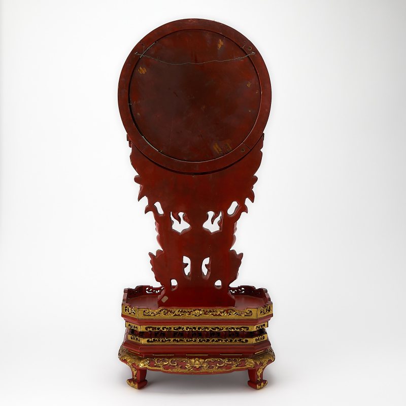 A Chinese Giltwood Mirrored Table Screen - 图4