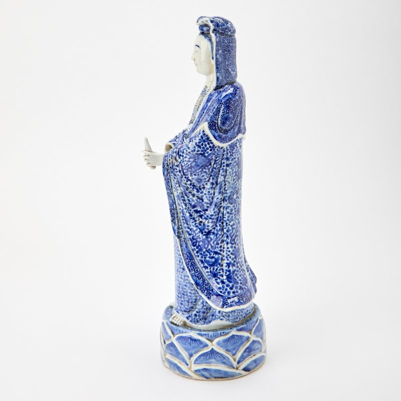 A Chinese Blue and White Porcelain Figure of Standing Guanyin - 图3