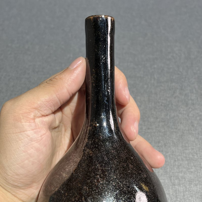 清乾隆仿铁锈釉锥把瓶 - 图7