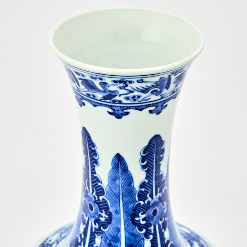 A Chinese Blue and White Porcelain 'Crane and Bagua' Bottle Vase - 图4