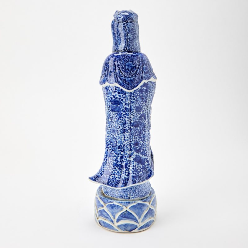 A Chinese Blue and White Porcelain Figure of Standing Guanyin - 图4