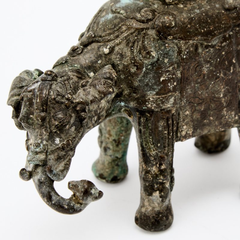 A Pair of Chinese Bronze Elephant Candle Holders - 图4