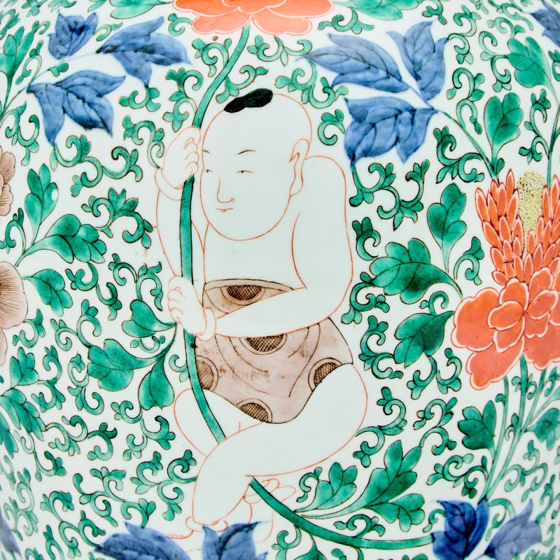 A Chinese Wucai Porcelain Jar and Cover - 图4