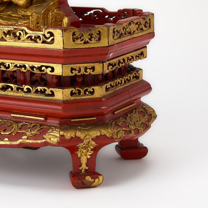 A Chinese Giltwood Mirrored Table Screen - 图6