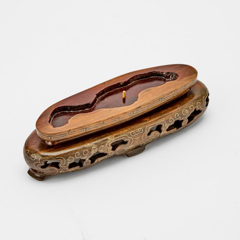 A Chinese Coral Figural Group Carving - 图5