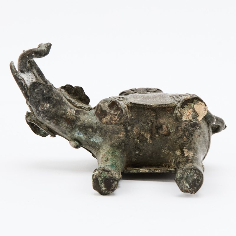 A Pair of Chinese Bronze Elephant Candle Holders - 图5