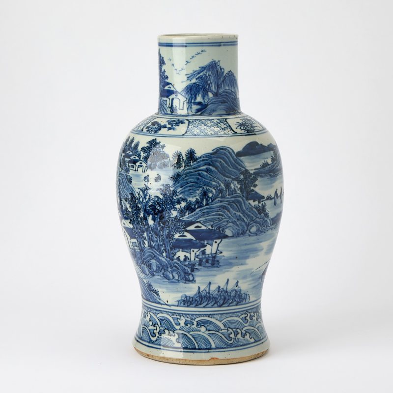 A Chinese Blue and White Porcelain Vase - 图2