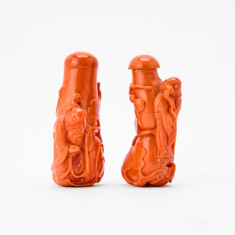 A Pair of Chinese Carved Coral Snuff Bottles - 图2