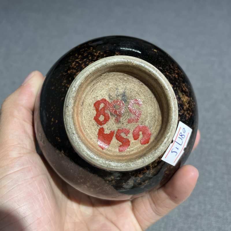 清乾隆仿铁锈釉锥把瓶 - 图9