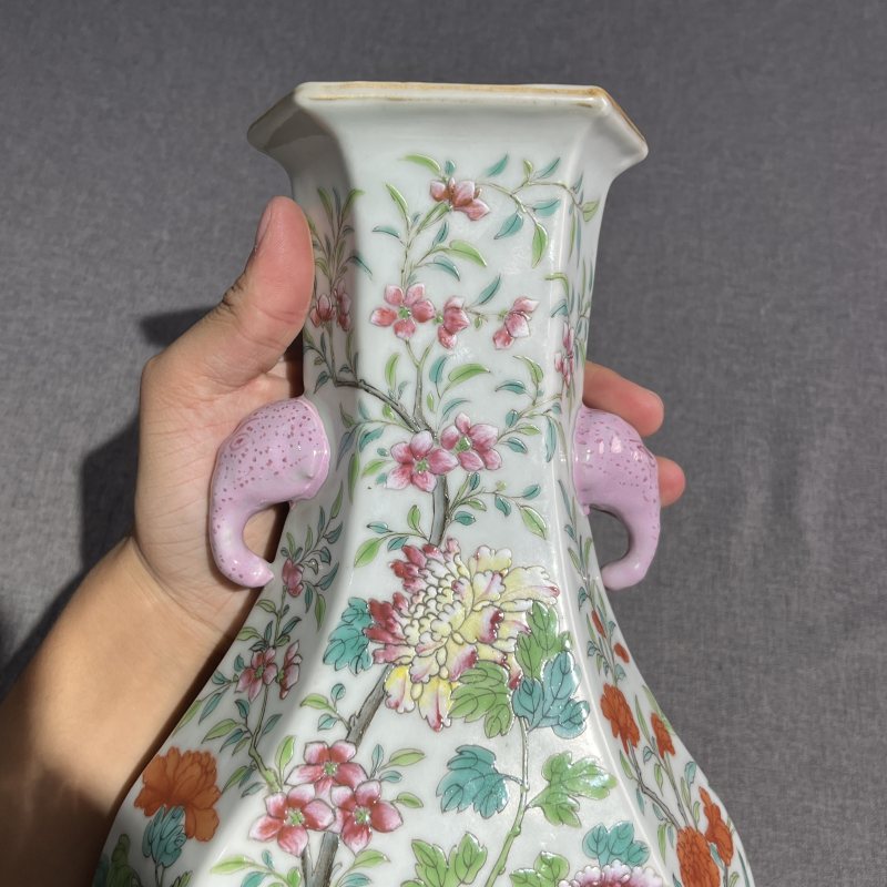 清中期粉彩四季花卉象耳瓶 - 图9