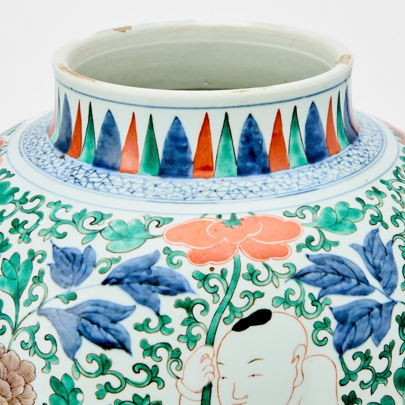 A Chinese Wucai Porcelain Jar and Cover - 图5