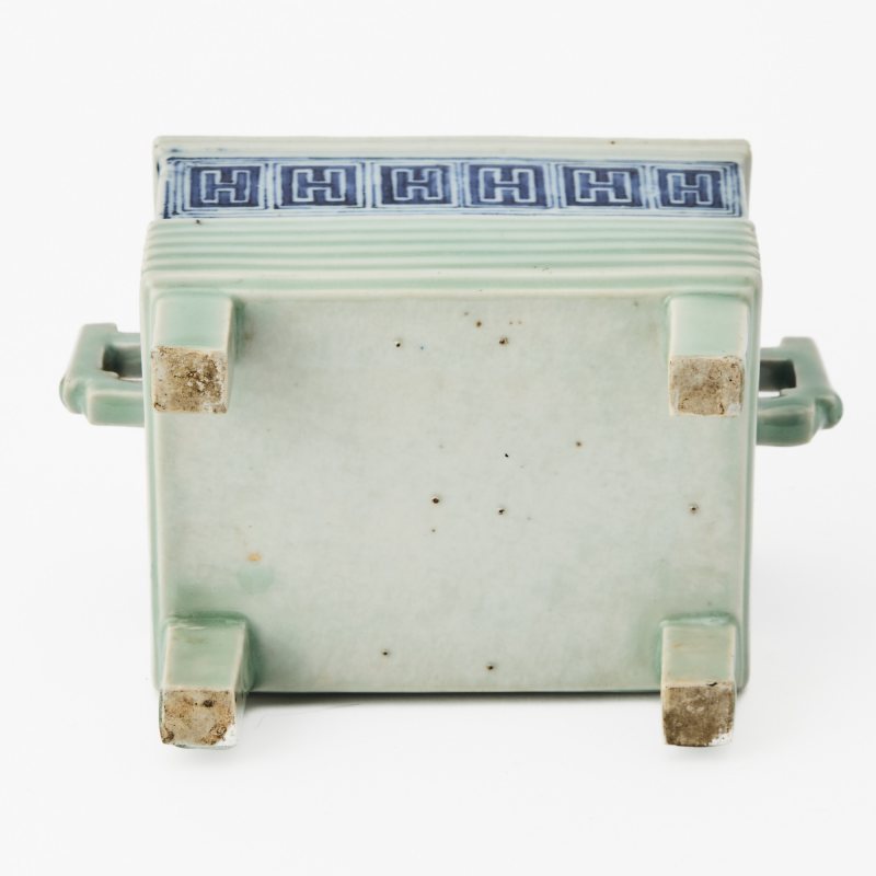 A Chinese Celadon Glazed Blue and White Porcelain Censer and Cover - 图6