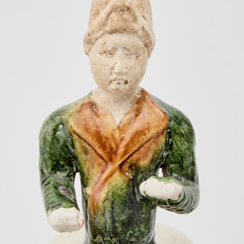 A Chinese Sancai Glazed Pottery Equestrian Figure - 图5
