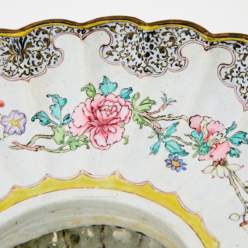 A Chinese Canton Enamel Spittoon - 图4