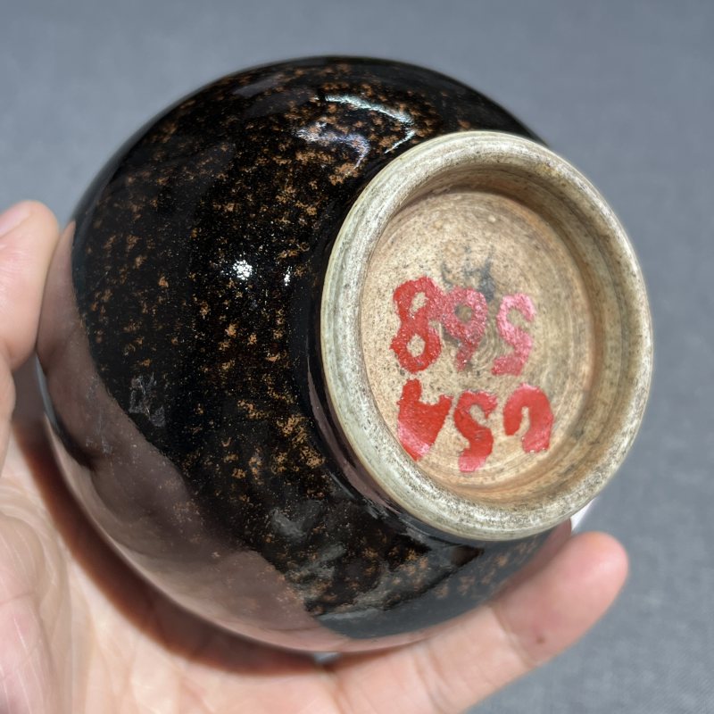 清乾隆仿铁锈釉锥把瓶 - 图10