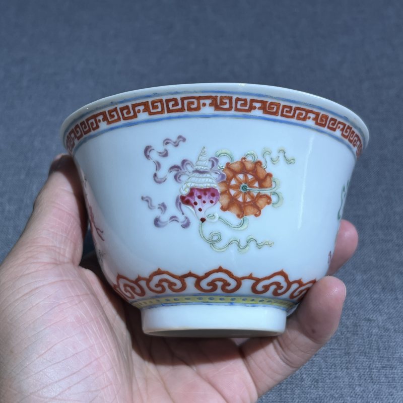清乾隆粉彩八宝纹茶碗 - 图4