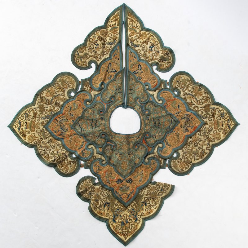 A Fine Chinese Embroidered Silk Collar