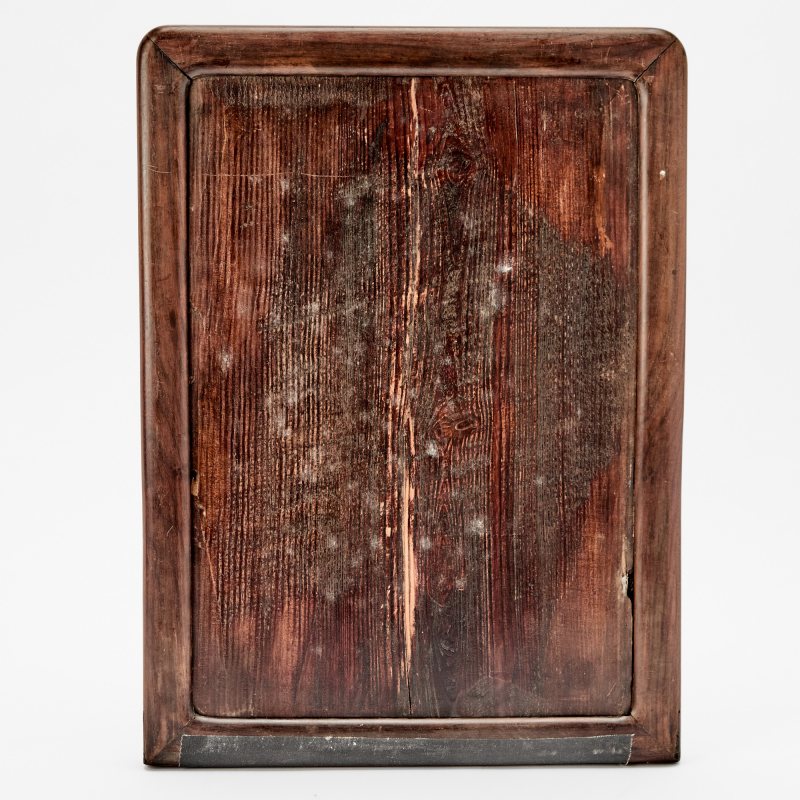 A Chinese Grisaille-Decorated Porcelain Plaque - 图3
