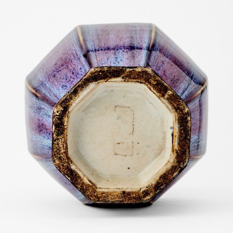 A Chinese Flambe Glazed Porcelain Octagonal Vase - 图5