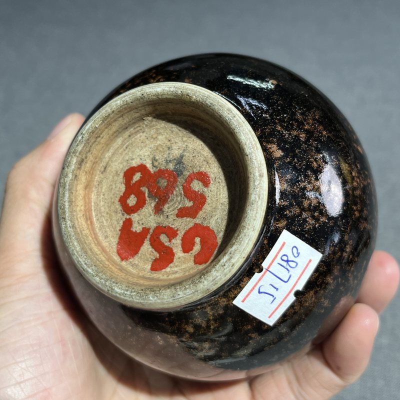 清乾隆仿铁锈釉锥把瓶 - 图11