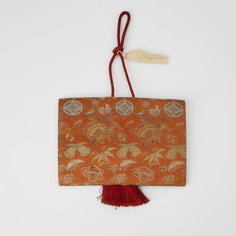 A Chinese Brocade Silk Pouch and a Jade Buckle - 图2