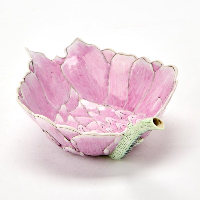 A Chinese Enameled Porcelain 'Lotus' Water Dropper - 图3