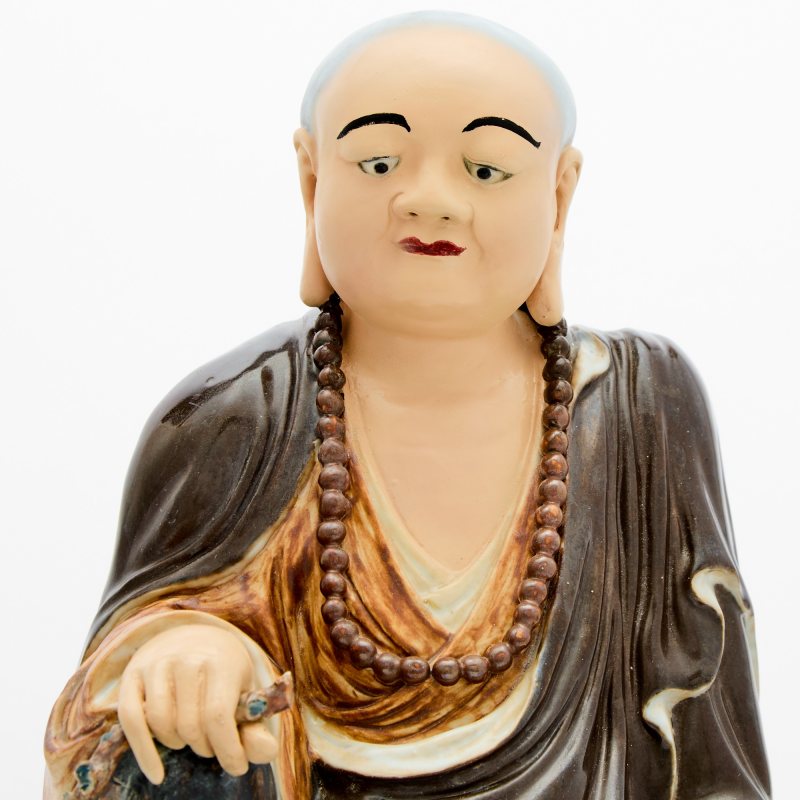 A Chinese Enameled Biscuit Porcelain Figure of a Luohan - 图3