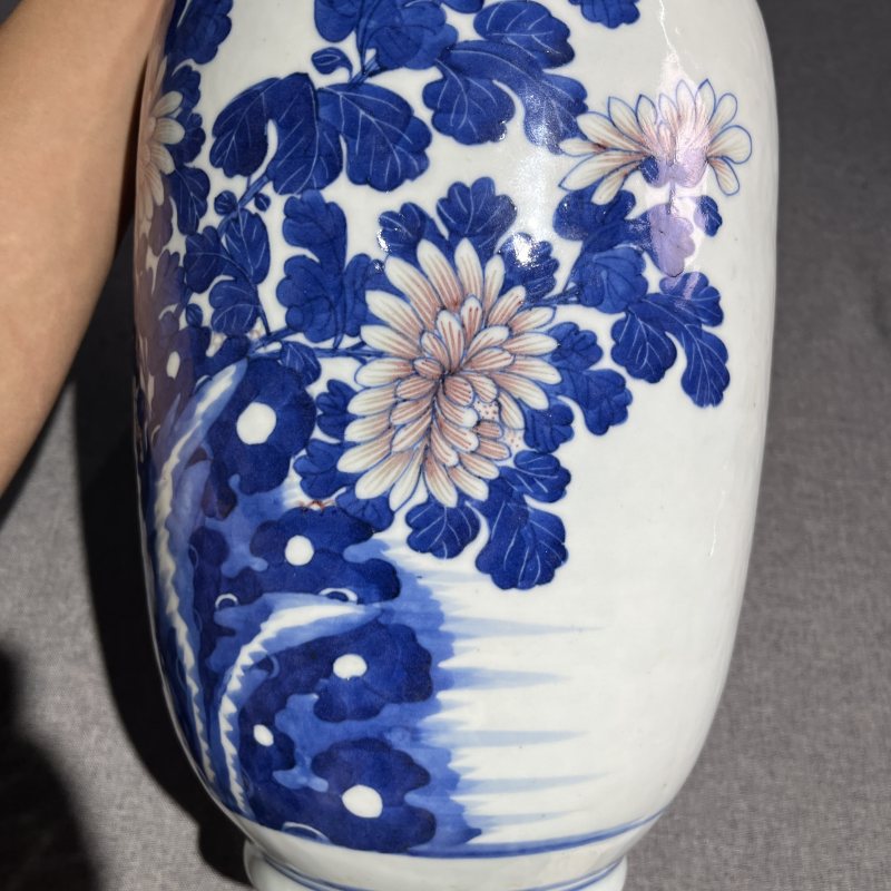 清中期青花釉里红花卉观音瓶 - 图6