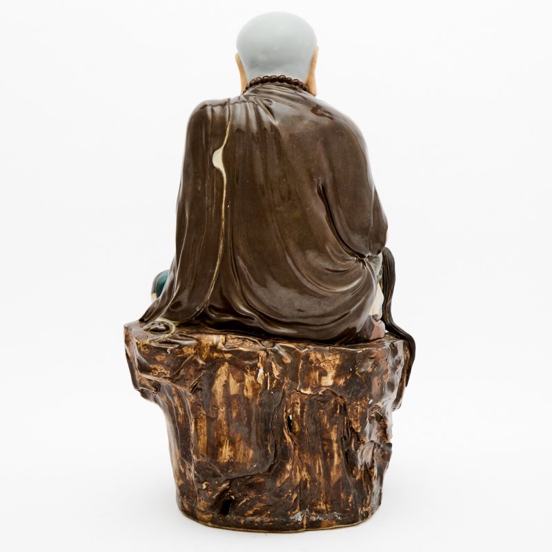 A Chinese Enameled Biscuit Porcelain Figure of a Luohan - 图4