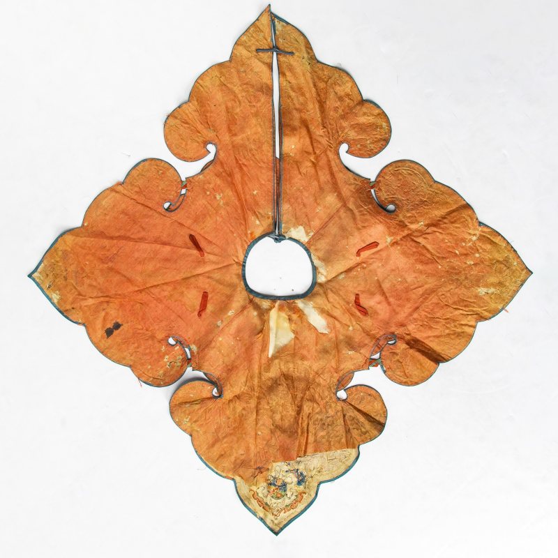 A Fine Chinese Embroidered Silk Collar - 图3