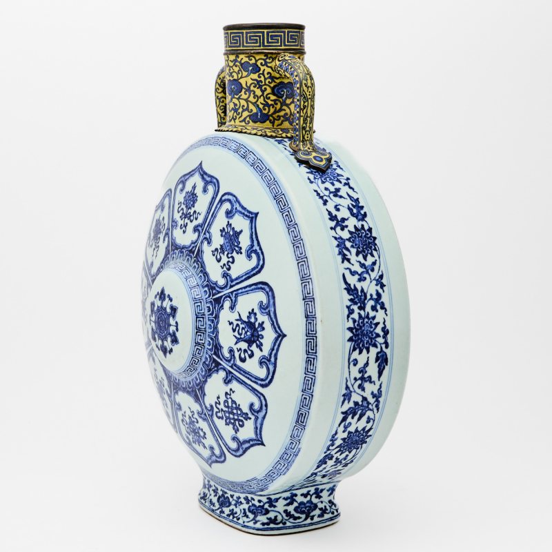A Chinese Ming-Style Blue and White Porcelain Moon Flask, Bianhu - 图3