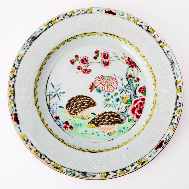 A Chinese Slip-Decorated Famille Rose Porcelain 'Quails' Dish