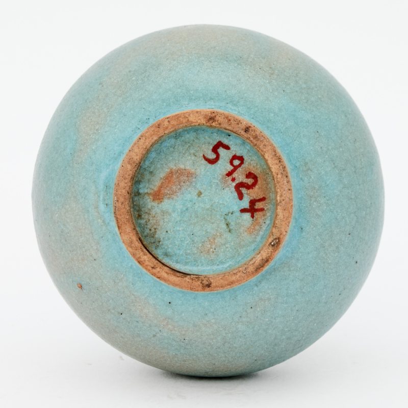 A Small Chinese Jun-Type Ceramic Vase - 图4