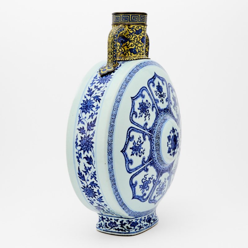 A Chinese Ming-Style Blue and White Porcelain Moon Flask, Bianhu - 图4