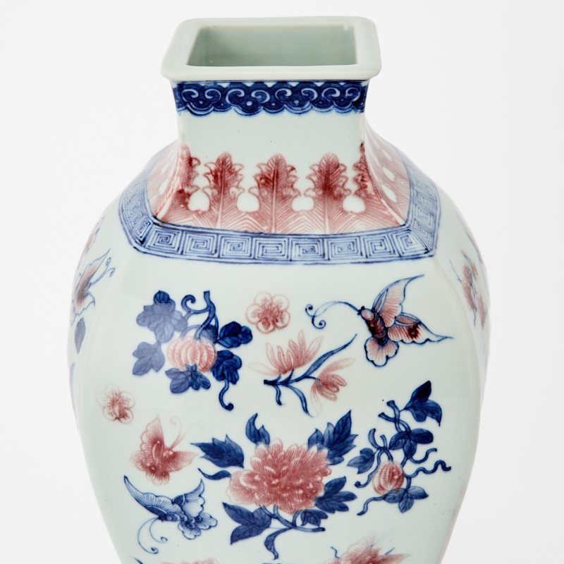 A Chinese Blue and Copper Red Porcelain Vase - 图3