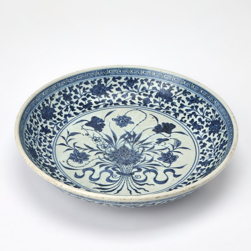 A Chinese Blue and White Porcelain Plate - 图2