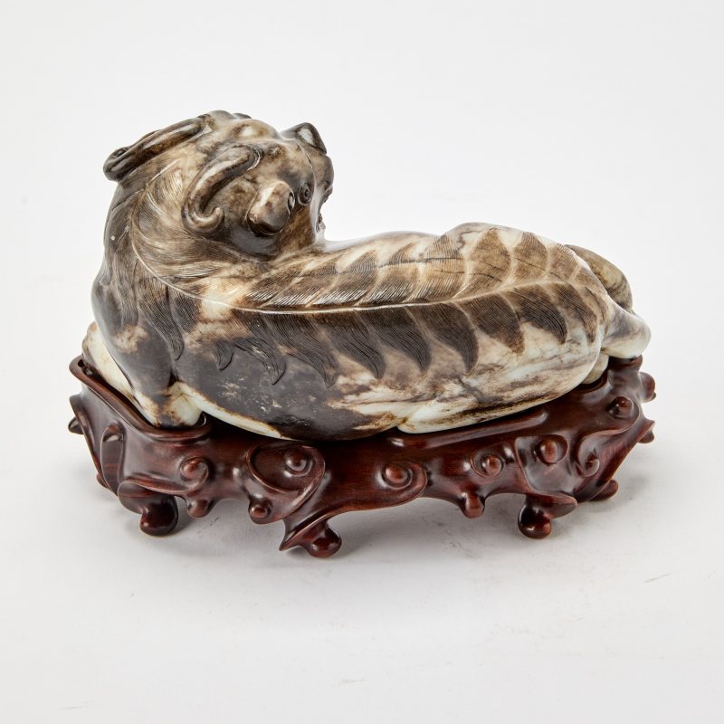 A Chinese Carved Mottled Jade Beast - 图3