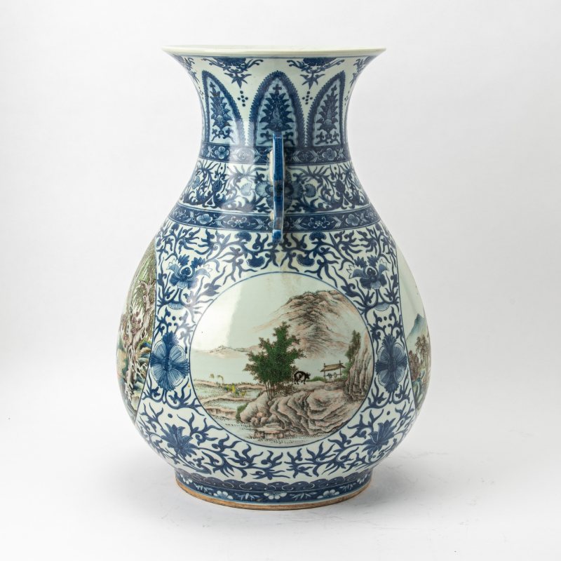 A Large Chinese Underglaze Blue and Enameled Porcelain Vase - 图7