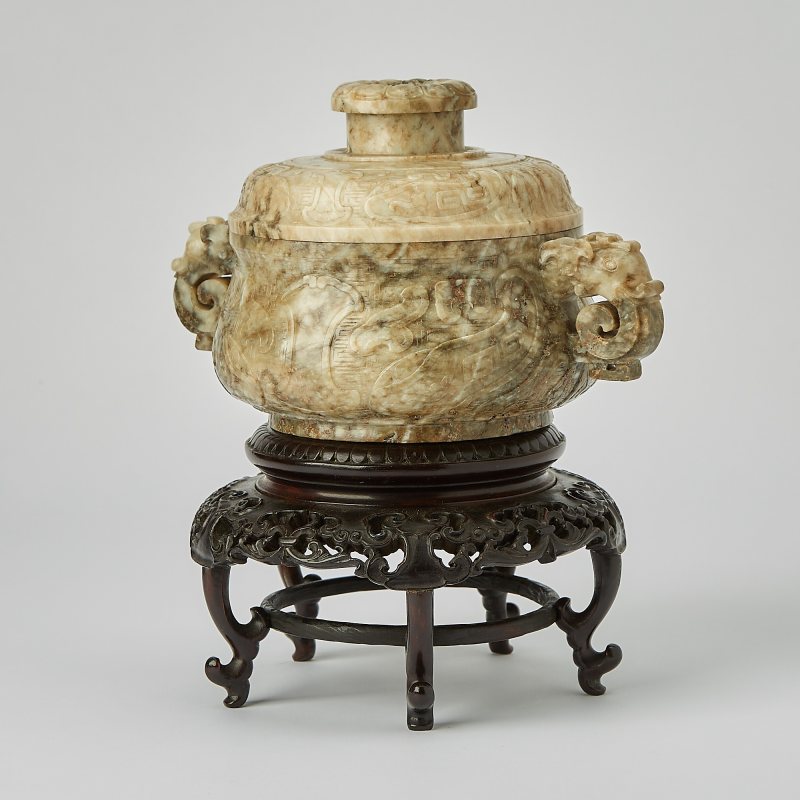 A Chinese Mottled Jade Archaistic Gui-Form Censer and Cover - 图3