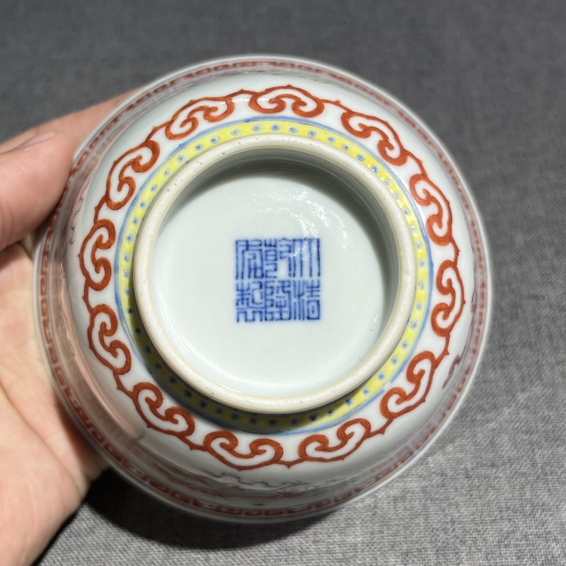 清乾隆粉彩八宝纹茶碗 - 图8