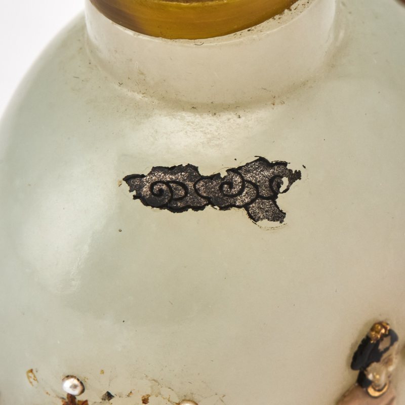 A Japanese-Embellishment Chinese White Jade Snuff Bottle - 图5