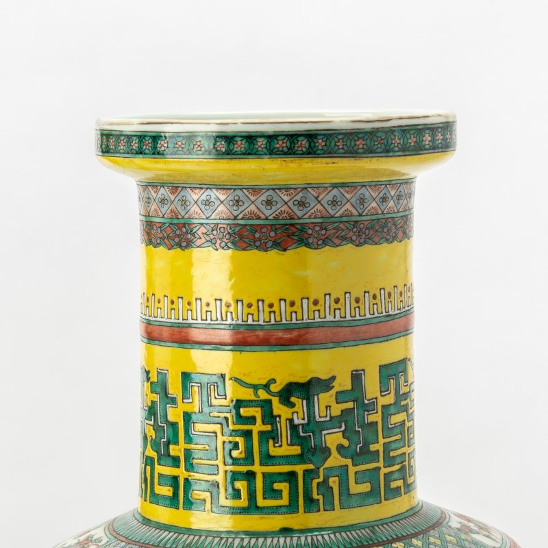 A Pair of Chinese Enameled Porcelain Rouleau Vases - 图2