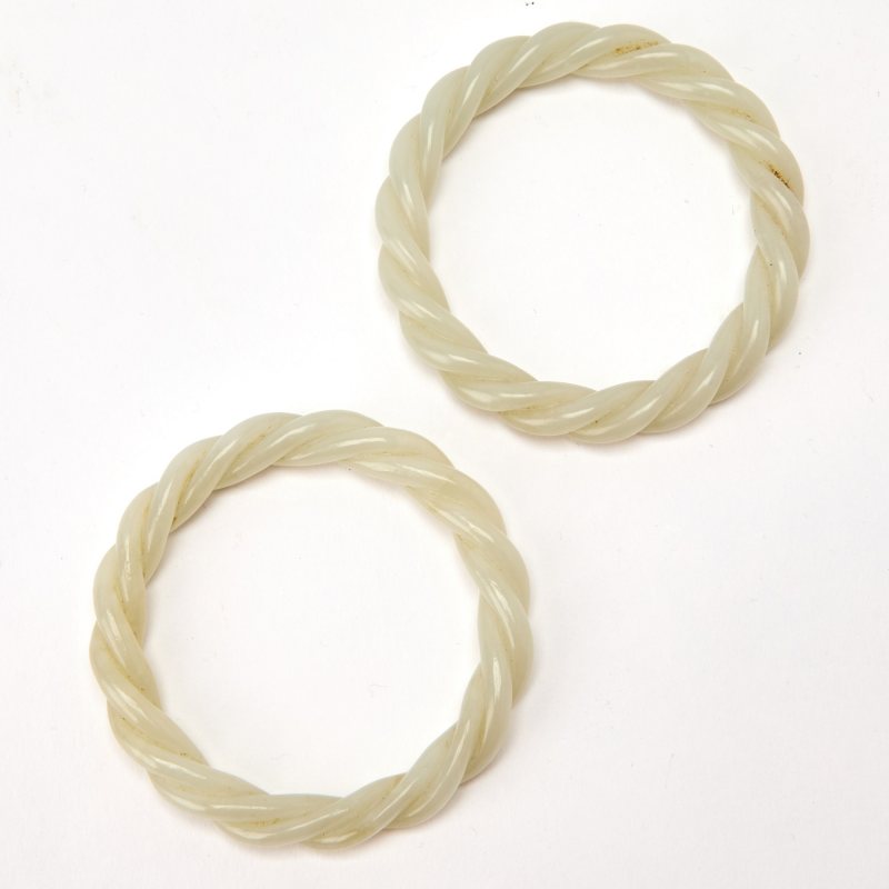 A Pair of Chinese White Jade Bangles - 图2