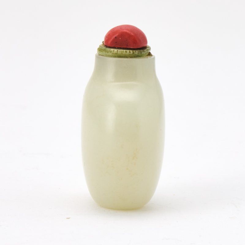 A Chinese Pale Celadon Jade Snuff Bottle - 图2