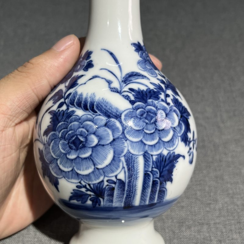 清乾隆青花花卉赏瓶 - 图5
